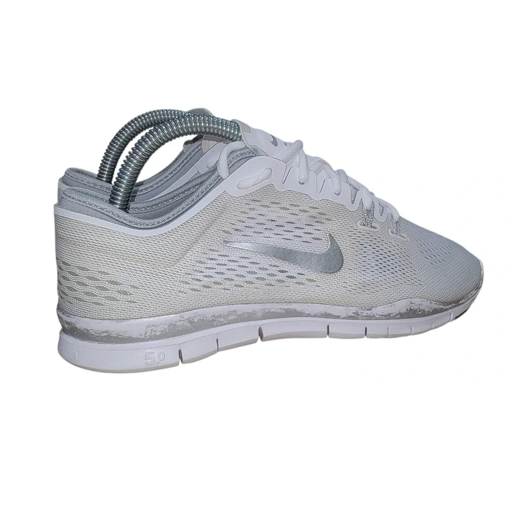 Nike Free TR Fit 4 Womens 7.5 White Silver Training Shoes Sneakers 629496-102